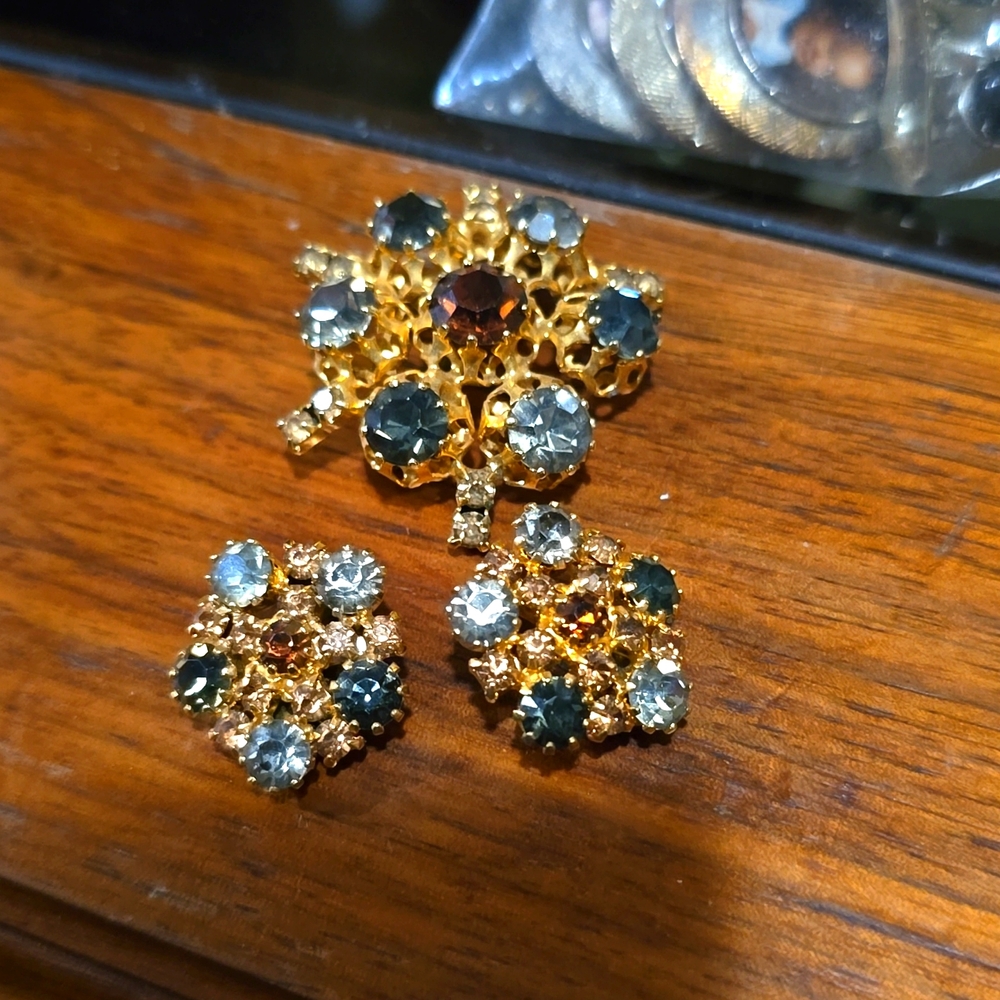 Vintage brooch and clip earrings
